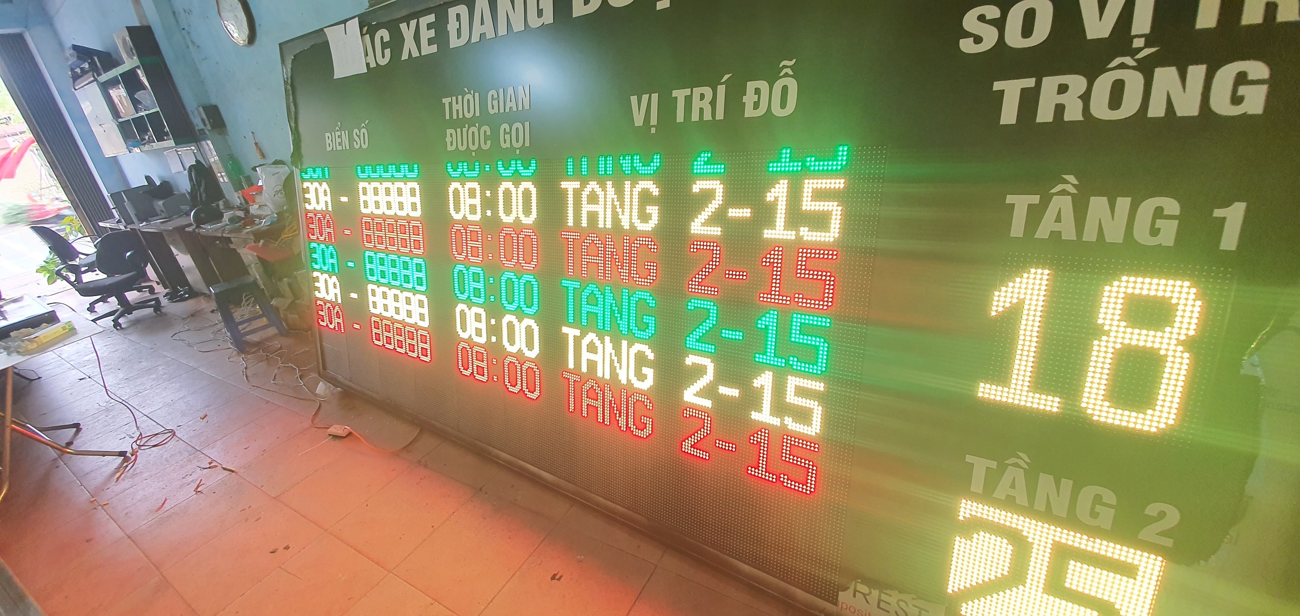 Bảng điện tử led hiển thị số chỗ trống trong bãi đỗ xe tại Sân bay Nội Bài